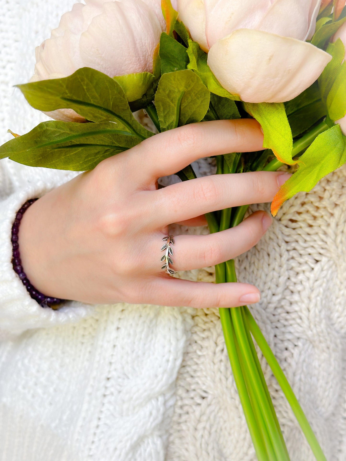 Alternating Leaves Ring