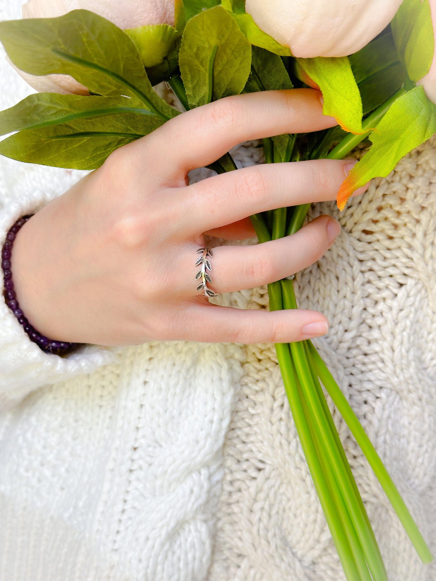 Alternating Leaves Ring